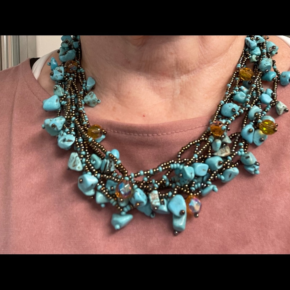 🌺Beautiful real turquoise bib necklace.